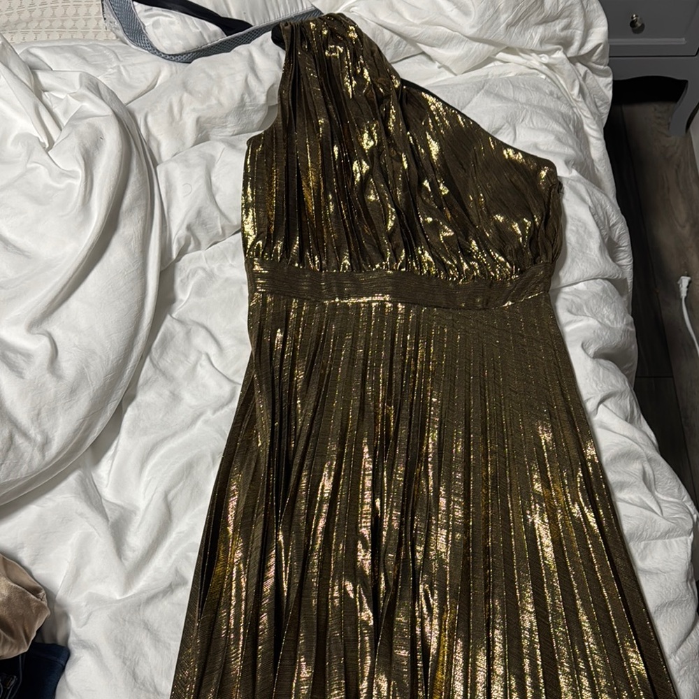 Elegant Gold One-Shoulder Dress
